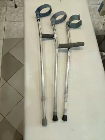 Костыль-канадка с захватом б/у, шт