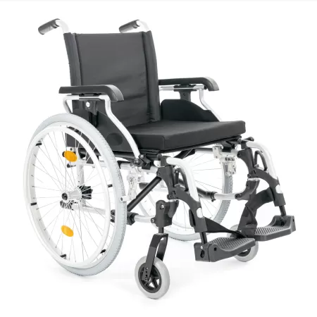 Кресло-коляска МЕТ STABLE, артикул 20460, с регулировкой высоты подлокотников, ширина сиденья 43 см, колеса пневматические