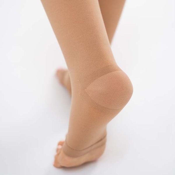 Чулки компрессионные Evolution ТК.930 унисекс 1 класс компрессии с открытым носком и гладкой резинкой цвет бежевый